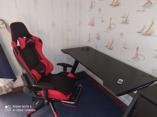 gaming Chair and table