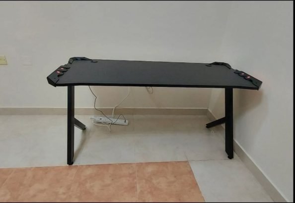 gaming Chair and table