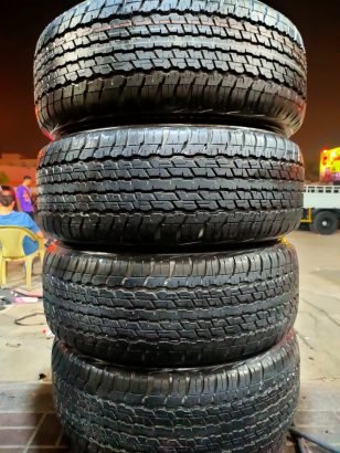 285-65-17 Dunlop Tire. Whatsapps number 77006930