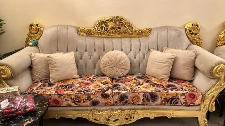 كنب 3كبار و 2صغار يكفي 10 اشخاص تقريبًا (مستعمل)